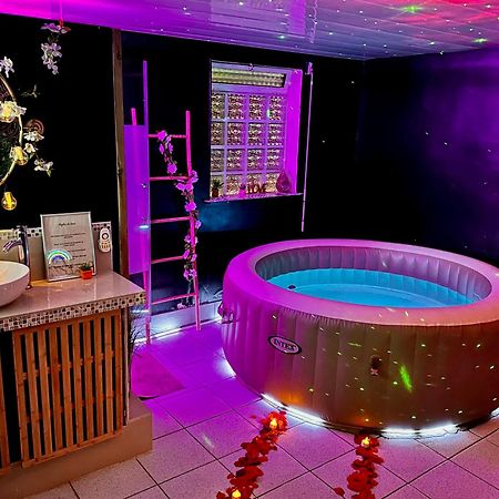 Suite Romantique Jacuzzi Gagny Kültér fotó